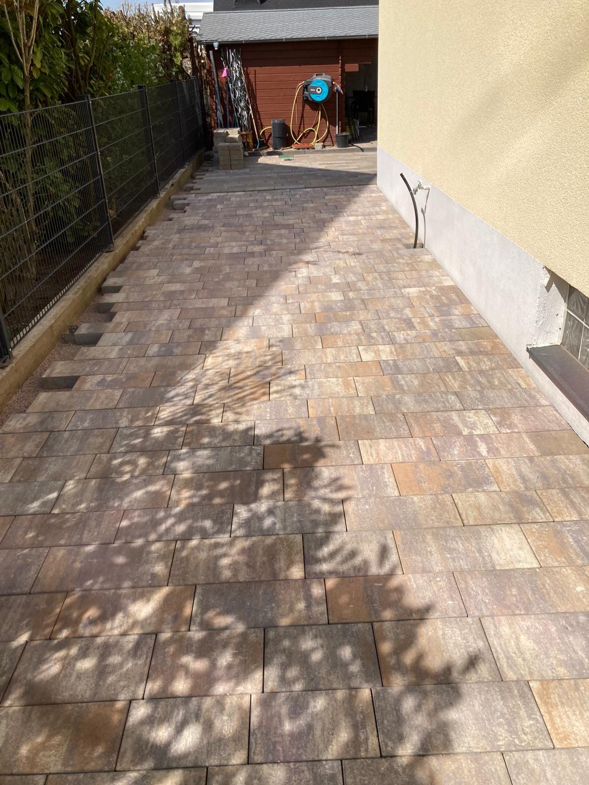 Pflasterarbeiten an Außenfläche in Mainz